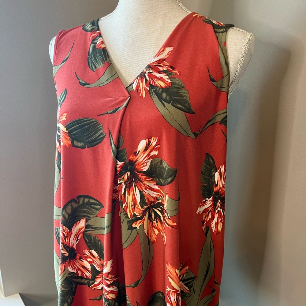 Floral Sleeveless Top in Red and Green